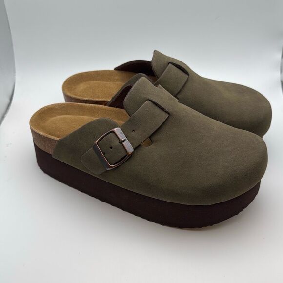 CUSHIONAIRE Women's Cork Footbed Platform Clog SIZE 6 OLIVE - Picture 1 of 7